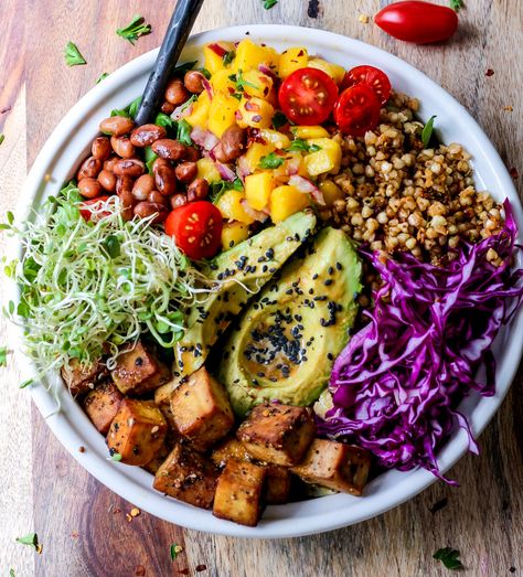 Vegan Bowl Recipes, Pasti Fit, Plat Vegan, Buddha Bowls Recipe, Healthy Bowls Recipes, Vegan Buddha Bowl, Idee Pasto, Healthy Bowls, Bowl Recipes