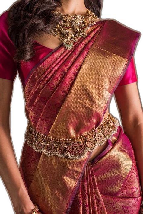 South Indian Wedding Saree, South Indian Bride Saree, Bridal Sarees South Indian, Indian Bridal Sarees, Indian Bride Outfits, Traditional Indian Dress, Indian Look, Indian Fashion Saree, Red Lehenga