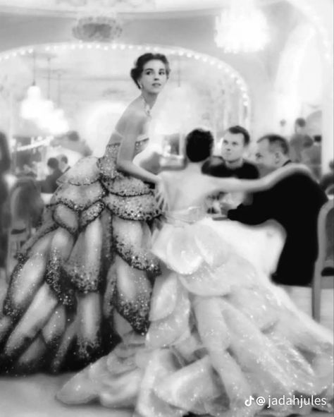 Junon Dress, Dior Wedding Dresses, Christian Dior Gowns, Dior Collection, Famous Personalities, Collection Couture, Dior Dress, Christian Dior Haute Couture, Richard Avedon