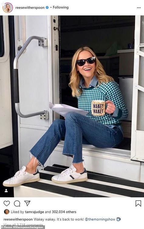 Reece Witherspoon Style, Soft Gamine Outfits, Reese Witherspoon Instagram, Reece Witherspoon, Reese Witherspoon Style, Celebrities Reading, Kristen Stewart Style, Keds Style, Instagram Videos