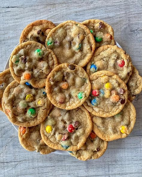 Stuffed Cookie Recipes, Homemade Cookie Recipe, Subway Cookies, Rainbow Cookie, Gourmet Cookie, Brownies And Cookies, Oreo Fudge, Cookie Board, M M Cookies