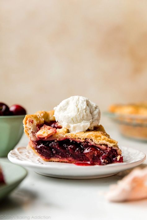 How to make cherry pie completely from scratch with homemade thick cherry pie filling and a deliciously flaky homemade pie crust. Truly one of the best summer desserts with cherries! Vegan Cherry Pie Recipe, Homemade Cherry Pie, Sweet Cherry Pie, Homemade Cherry Pies, Cherry Pie Recipe, Tart Cherry Juice, Easy Apple Pie, Rhubarb Pie, Vegan Pie