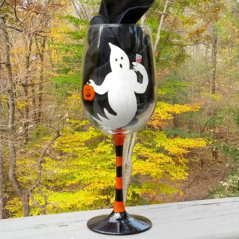 Ghost Halloween hand painted wine glass. by GlassesbyJoAnne Wine Glass Painting Ideas, Wine Glasses Painted, Glass Painting Ideas, Halloween Wine Glasses, Wine Glass Painting, Halloween Glasses, Diy Glasses, Wine Bottle Glasses, Bored Art