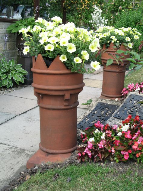 need chimney flute - should have bought one while in England Chimney Planter Ideas, Chimney Pot Planter Ideas, Chimney Pot Planter, Garden Tub Decor, Unusual Garden Planters, Narrow Garden, Pinterest Garden, Ferns Garden, Corner Garden