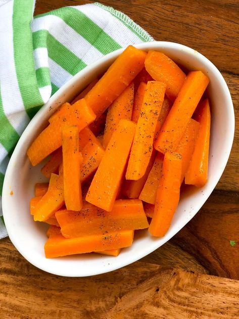 Buttered Carrot Fingers Recipe (Finger Food For Babies Over 9 Months) Recipes For Babies, Reese Recipes, Buttered Carrots, 12 Month Baby Food, Fingerfood Baby, Finger Food Recipes, How To Cook Squash, Food For Babies, Butter Carrots