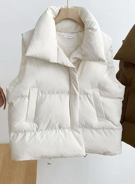 Outfits Ladies, Sleeveless Puffer, Lightweight Vest, Trendy Fits, Womens Puffer Vest, Winter Vest, Thick Sweaters, Vest Coat, Winter Warmers