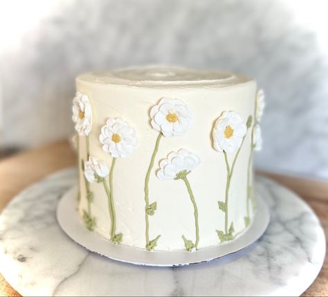 Daisy flower birthday cake Simple Daisy Cake Design, Birthday Cake With Daisy Flowers, Daisy Inspired Cake, White Daisy Birthday Theme, White Cake With Daisies, Sage Green And Daisy Birthday, Daisy 1st Birthday Cookies, Modern Daisy Birthday, Chamomile Cake Design