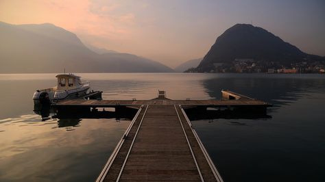 Dock Nature, Good Quality Wallpaper Laptop, Wallpaper Peaceful, Peaceful Sunrise, Switzerland Wallpaper, Castle Artwork, Wallpaper Disney, Wallpaper Laptop, Disney Castle