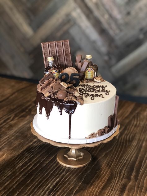 Cake With Bottles On Top, Whisky Bottle Cake, Cake With Mini Liquor Bottles, Toblerone Cake, Chocolate Bourbon Cake, Chocolate Cake Decorated, Whisky Cake, Bourbon Cake, Whiskey Cake