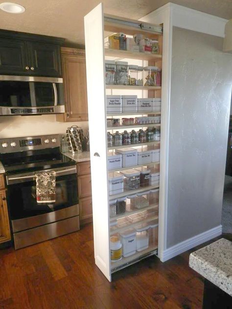 The 15 Most Brilliant Ideas People Came Up With In 2015 Skiathos, Tiny Pantry, Pull Out Pantry, Custom Pantry, Pantry Wall, Small Kitchen Storage, Small Pantry, Pantry Shelf, Kitchen Decorating