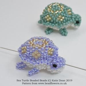 Seed Bead Tutorials, Beaded Turtle, Seed Bead Crafts, Beaded Bead, Motifs Perler, Beading Patterns Free, Bead Embroidery Patterns, Seed Bead Patterns, Bead Weaving Patterns