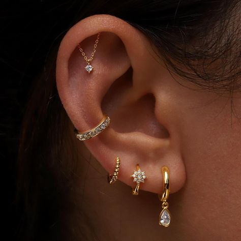 Hanging Helix Piercing, Minimalist Ear Piercings, Piercing Inspiration, Ear Peircings, 2024 Board, Earring Inspo, Types Of Ear Piercings, 18th Bday, Cool Ear Piercings