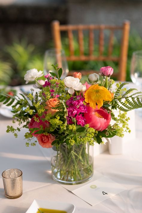 Peony, Ranunculus, Poppy centerpiece Ranunculus Mason Jar, Mason Jar Floral Arrangements Wedding, Brunch Flower Arrangements, Wild Flower Centerpiece Round Table, Poppy Centerpiece, Mini Floral Arrangements, Ranunculus Centerpiece, Glass Vase Wedding Centerpieces, Wildflower Centerpieces