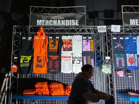 5 seconds of summer concert merch stand during the world war joy tour Concert Merchandise Ideas, Band Merch Tops For Festival, Pre-shrunk, Concert Merch Display, Band Merch T-shirt For Concert, Booth Ideas Vendor, Concert T-shirt With Band Merch Screen Print, Concert Decor, Event Merch, Merch Booth