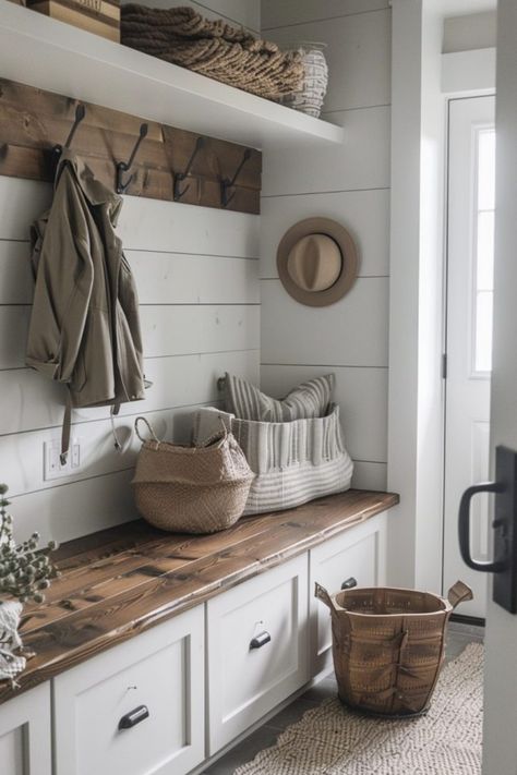 Cozy mudroom interior with bench seating, storage baskets, wall-mounted coat hooks and a shelf with folded blankets. Farmhouse Door Entryway, Beachy Mudroom Ideas, Small Entry Mudroom Ideas, Mud Room Entry Farmhouse, Simple Mudroom Ideas Entryway, Entryway Closet Organization Ideas, Vintage Mudroom, Utility Porch, Entryway Closet Organization