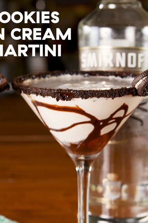 Fun Espresso Martini, Cookies And Cream Martini, Martini Night Party, Martini Charcuterie, Creamy Martini Recipes, How To Make A Martini, Flavored Espresso Martini, Best Martini Recipe, Dessert Martini Recipes