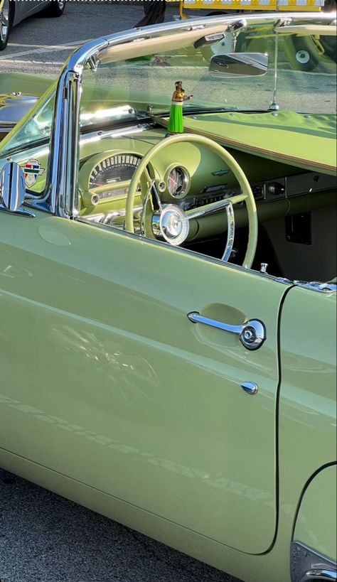 Car Sick, Car Deco, Old Vintage Cars, Car Goals, Luxury Pet, Classy Cars, Fancy Cars, Pretty Cars, Future Car