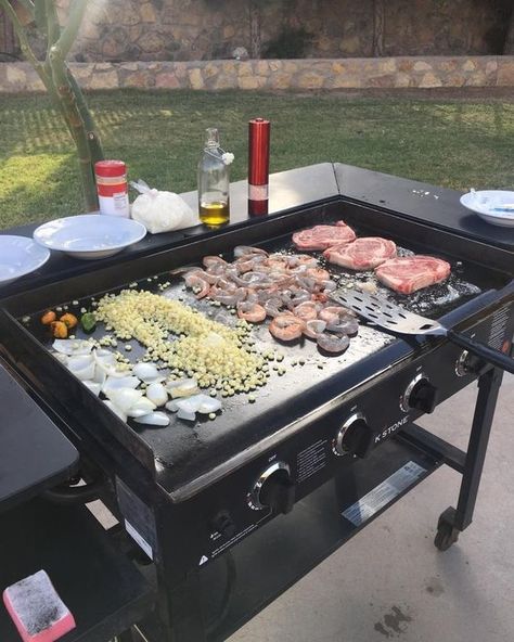 Blackstone Hacks, Outdoor Griddle Recipes, Griddle Cooking Recipes, Outdoor Cooking Recipes, Blackstone Grill, Cooking Stone, Kitchen Ikea, Easy To Cook Meals, Flat Top Griddle