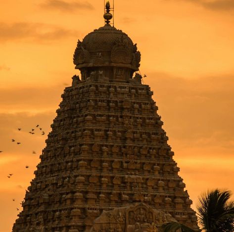 'Brihadeeswarar Temple, located in Thanjavur, Tamil Nadu State of BHARAT (India) 🚩  Dedicated to Bhagwan Shiv. It is an important example of Tamil architecture achieved during the Chola dynasty. It is also known as Periya Kovil, Brihadeshwara Temple, RajaRajeswara Temple and Rajarajeswaram, It is one of the largest temples in India and one of India's most prized architectural sites. Built by emperor Raja Raja Chola I and completed in 1010 AD, Peruvudaiyaar Temple, also popularly known as the... Thanjai Periya Kovil Wallpaper, Tamil Art Culture, Tamil Architecture, Brihadeshwara Temple, Brihadeeswarar Temple, Chola Temples, Bhagwan Shiv, Chola Dynasty, Temple India