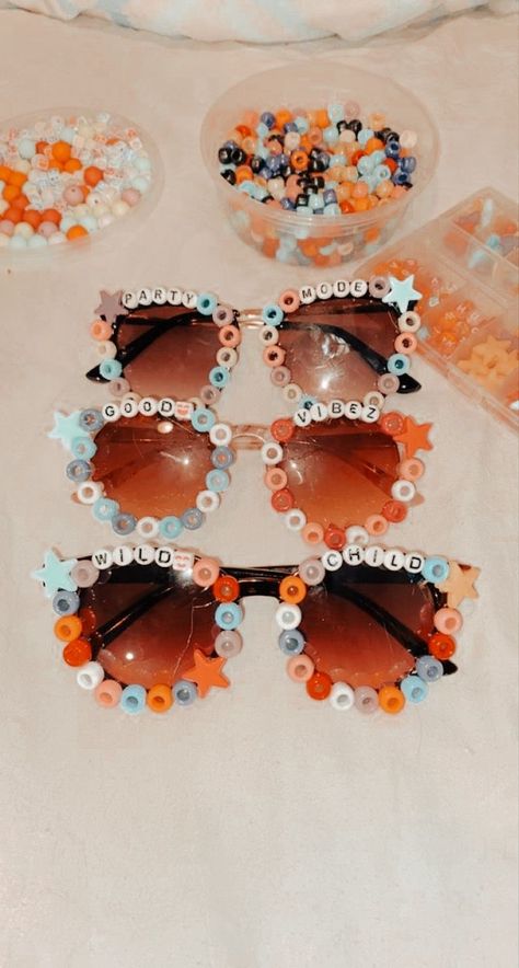 Full creds to original owner! (Most of the posts are mine, but I wanted to change it up a little and repost!) *that snow has got me lazy 😂 Beaded Glasses Ideas, Bead Glasses Diy, Preppy Eras Tour, Summer Sunglasses Craft, Glasses With Beads, Preppy Glasses, Preppy Sunglasses, Sleepover Crafts, Birthday Sunglasses