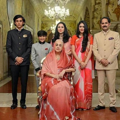 Princess Diya Kumari Of Jaipur, Diya Kumari, Maharani Gayatri Devi, Royal People, Pakistani People, Royal Family Portrait, Gayatri Devi, Royal Family Pictures, Rajputi Dress