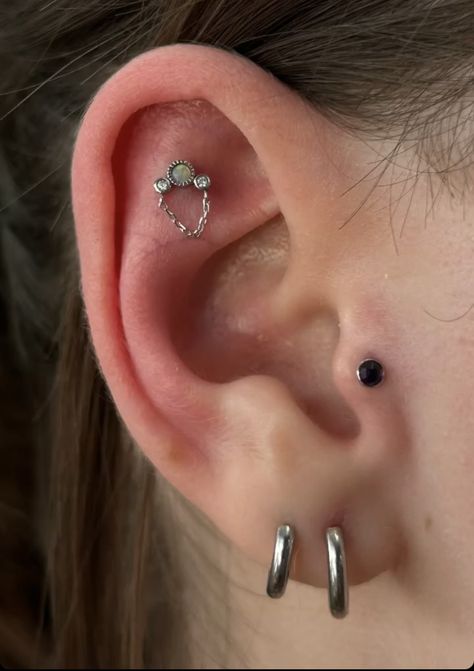 Flat And Tragus Piercing, Tragus And Flat Piercing, Ear Piercing Ideas Tragus, Flat Piercing, Ear Piercings Tragus, Cartilage Piercings, Tragus Piercing, Tragus Piercings, Ear Piercing