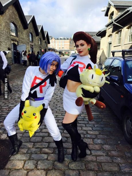 Team Rocket Costume, Anime Duos, Mary Nails, Rocket Costume, Iconic Halloween Costumes, Pokemon Halloween, Couples Cosplay, Best Couples Costumes, Pokemon Costumes