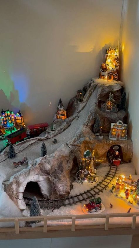 Christmas Tree Village Display, Diy Christmas Village Displays, Christmas Tree Village, Christmas Village Sets, Lemax Christmas Village, Lemax Christmas, Diy Christmas Village, Creative Christmas Trees, Christmas Tree Decorations Diy