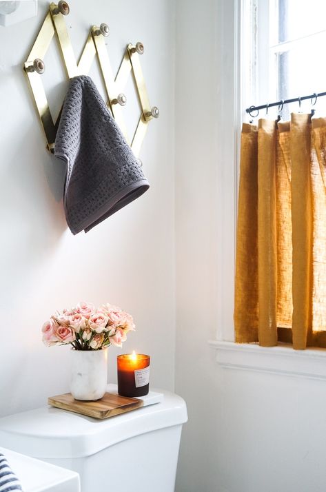 Have a Unique Window in Your Loo? Here Are 9 Bathroom Curtain Ideas to Save the Day Bathroom Curtain Ideas, Bathroom Organization Ideas, Bathroom Window Curtains, Unique Window, Best Kitchen Design, Curtain Installation, Cafe Curtain, Bathroom Window, Buy Curtains