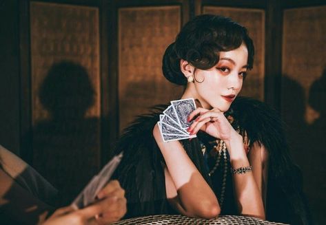 Strategist Character, Comedian Photoshoot, Holding Cards Reference, Fashion Outfits 2022, Black Reference, Chinese Aesthetic, Play Online Casino, Photographie Portrait Inspiration, Human Reference