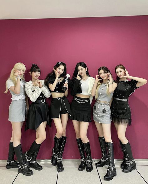 #wonyoung #rei #liz #leeseo #yujin #gaeul #ive #kpop #eleven Icona Pop, Kpop Concert Outfit, Concert Fits, Pink Wall, Starship Entertainment, Kpop Outfits, Stage Outfits, Kpop Girl Groups, Concert Outfit