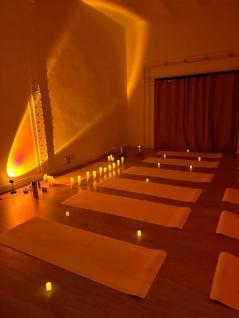 Candle Light Yoga, Yoga Aesthetic Studio, Spiritual Room Aesthetic Bedroom, Yoga Lifestyle Aesthetic, Colorful Yoga Studio, Meditation Room Aesthetic, Yoga Event Ideas, Light Energy Aesthetic, Sound Healing Aesthetic