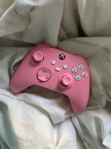 Pink Tech Aesthetic, Pink Gamer Aesthetic, Pink Xbox Controller, Muni Ohnaruto, Xbox Accessories, Custom Xbox, Pink Games, Gamer Setup, Pink Lifestyle