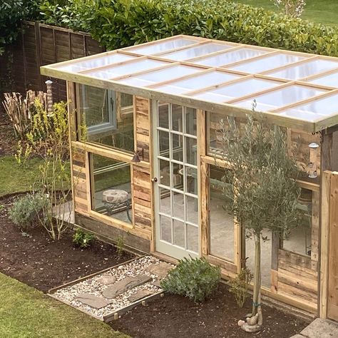 Diy Greenhouse Plans, Outdoor Greenhouse, Greenhouse Shed, Build A Greenhouse, نباتات منزلية, Home Greenhouse, Backyard Greenhouse, Greenhouse Ideas, House Wood