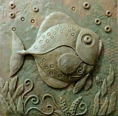 Relief clay Clay Bas Relief, Relief Clay Sculpture, Relief Sculpture Clay, Relief Sculpture Ideas, Clay Relief Sculpture, Clay Relief Tiles, Relief Pottery, Clay Relief, Sculpture Plaster