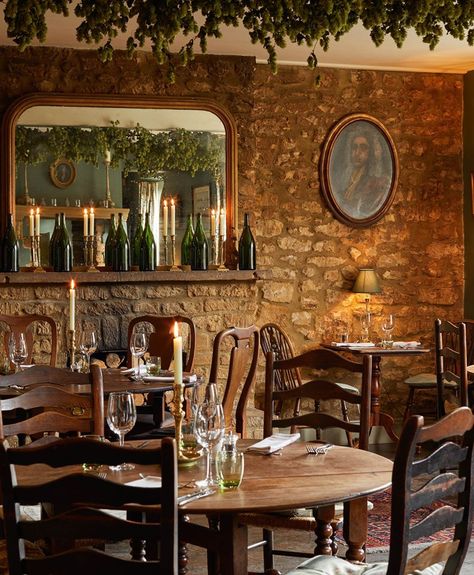 Scottish Cabin, Uk Getaways, Basement Pub, Country Restaurant, Pub Interior Design, Country Pub, Mr Mrs Smith, Pub Interior, English Pub