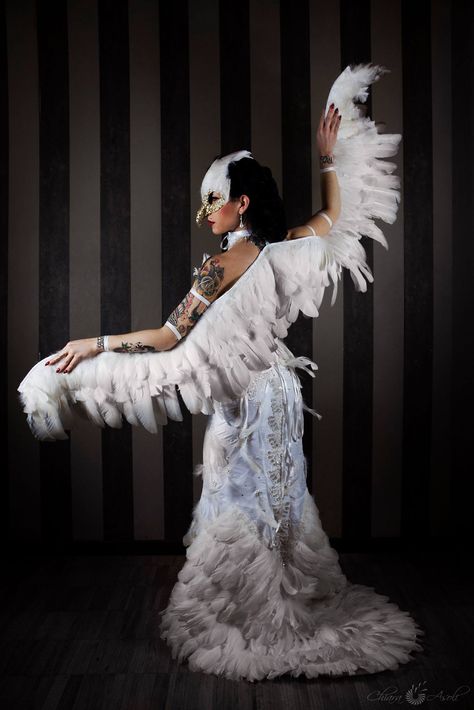 Vintage Bird Costume, Feather Costume Diy, Hedwig Costume Woman, White Owl Costume Women's, Peacock Burlesque Costume, Bird Costume Ideas, Feather Costume Ideas, Bird Dance Costume, Owl Costume Women's