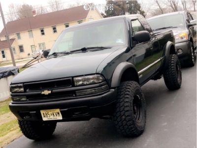 I would like to upgrade my truck if I don't have a new pick up by this winter. Chevrolet Silverado 2016, Chevy S10 Zr2, S10 Zr2, 2003 Chevy S10, S10 Truck, Car Builds, Chevrolet S 10, Rough Country Suspension, S10 Pickup