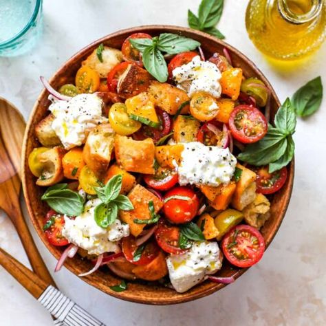 Summer Panzanella Salad - Dishing Out Health Panzanella Salad Barefoot Contessa, Chicken Alfredo Spaghetti Squash, Tomato Bread Salad, Chicken Alfredo Spaghetti, Alfredo Spaghetti Squash, Summer Panzanella, Alfredo Spaghetti, Dishing Out Health, Italian Diet