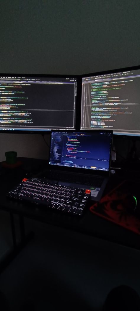 Informatics Aesthetics, Coder Aesthetic, Software Engineer Aesthetic, Developer Setup, Hacking Aesthetic, Cybersecurity Aesthetic, Programmers Desk, Code Girl, Nyc Projects