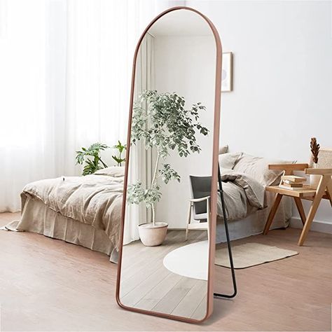 The perfect standing mirror for any room