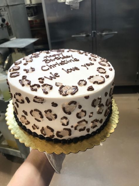 Lepord Print Birthday Party, Leopard Cake Design, Rainbow Leopard Cake, Leopard Party Theme, Leopard Theme Birthday Party, Leopard Print Birthday Party Ideas, Leopard Cake Birthday, Cheetah Print Birthday Party Ideas, Cheetah Themed Birthday Party