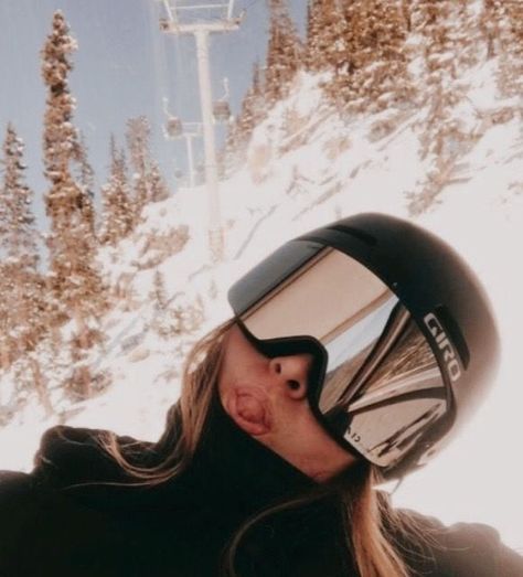 Skiing Helmet, Preppy Winter, Ski Helmet, Sk Ii, Ski Season, Skiing Outfit, Winter Girls, Picture Poses, Snowboarding