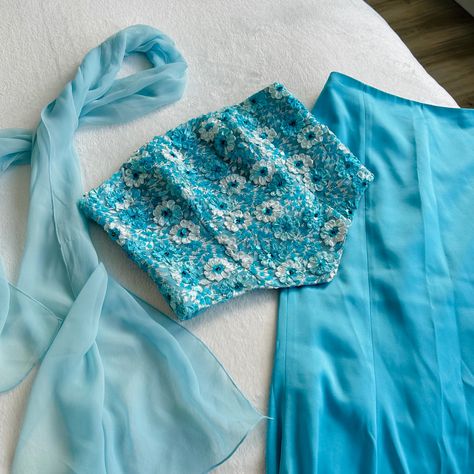 Vintage Blue Dress Aesthetic, Cyan Clothes, Mermaid Clothes Aesthetic, Cyan Blue Dress, Turquoise Clothes, Teal Outfits, Teal Fashion, Model Outfits, Tumblr Outfits