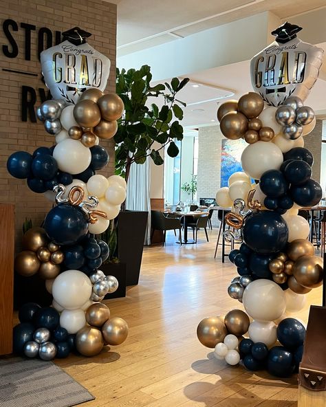 College Event Ideas, Big Jam, Prom Balloons, Balloon Inspiration, Volleyball Senior Night, Prom Decorations, 50 Party, Graduation Party Cake, Balloon Tower