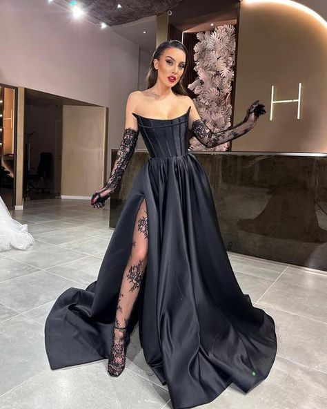 HANA on Instagram: "HANA Kosovo 🖤" Couture, Corset Black Long Dress, Corset Dress Ideas, Glam Dresses Black, Long Dress With Corset, Black Corset Wedding Dress, Black Wedding Dress Elegant, Romantic Black Dress, Wedding Black Dress