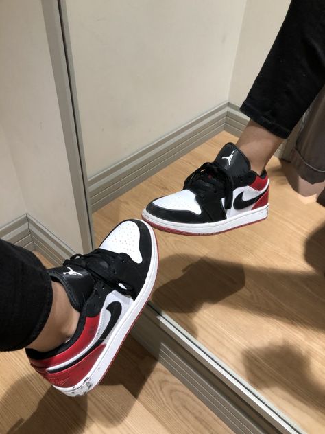 Air Jordan Dunk Low, Tennis Jordan, Jordan 1 Low Outfit, Jordan Dunk Low, Jordan Dunk, Nike Shoes Girls, Jordan Shoes Girls, Pretty Shoes Sneakers, Shoes Sneakers Jordans