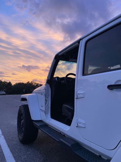 White Jeep Wrangler Aesthetic Inside, White Jeep Compass Aesthetic, White Jeep Astethic, White Jeep Wrangler Sahara, Gray Jeep Aesthetic, White Jeep, White Aesthetic, Jeep, Suv