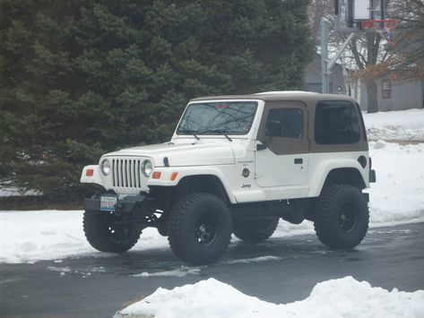 Vintage Jeep Wrangler, Jeep Convertible, Old Jeep Wrangler, 2 Door Jeep, 1999 Jeep Wrangler, White Jeep, Jeep Ideas, Vintage Jeep, Old Jeep