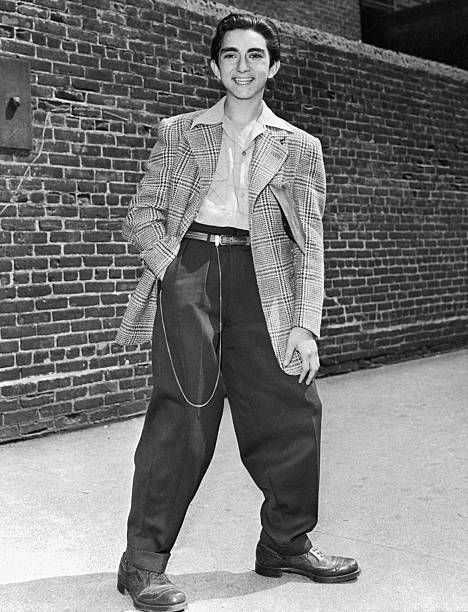 82 Zoot Suits 1940s Photos and Premium High Res Pictures - Getty Images 1940 Clothing, 1940s Mens Fashion, Public Enemies, 1940s Outfits, Zoot Suit, Fashion 1940s, Teddy Boys, 20th Century Fashion, 40s Fashion